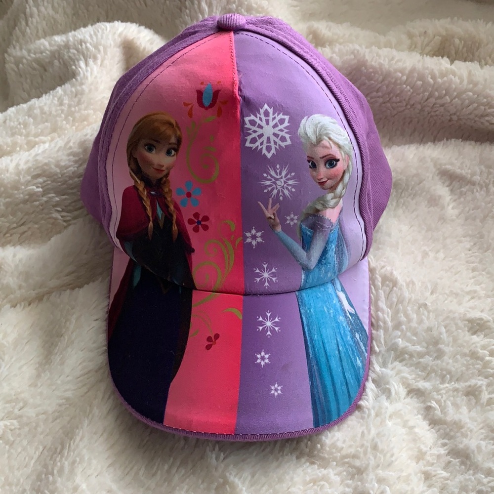 Disney “Frozen” Hat  NWOT